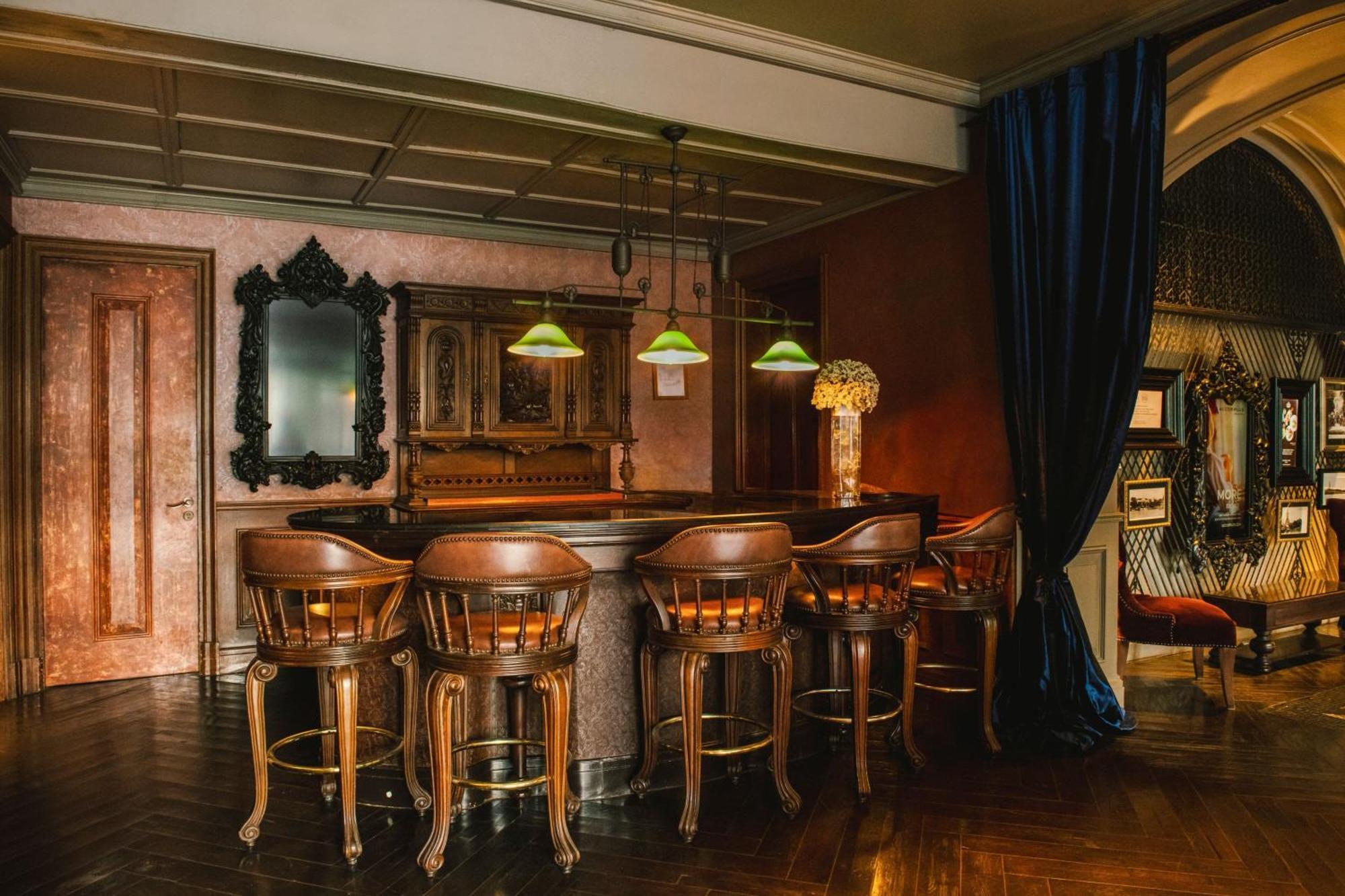 Hotel Muse Bangkok, Autograph Collection Exterior photo The bar at the 21 Club